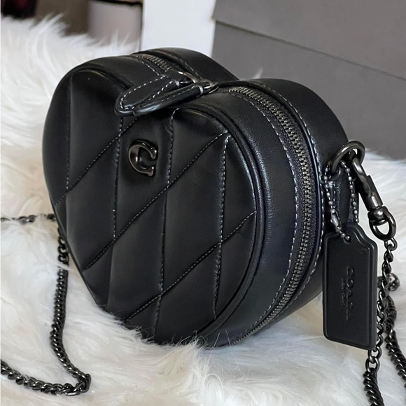 💰SOLD - CE766 - Coach Heart Crossbody 14 with Pillow Quilting - Picture 3 of 12